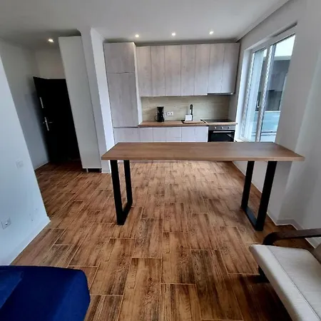 Rustic City Center Apartment *